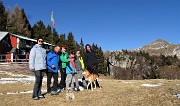 68 Alle spalle il rifugio, a destra il Sodadura